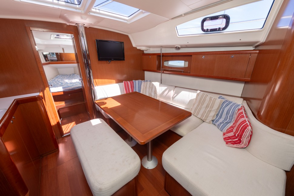 Beneteau Oceanis40 14