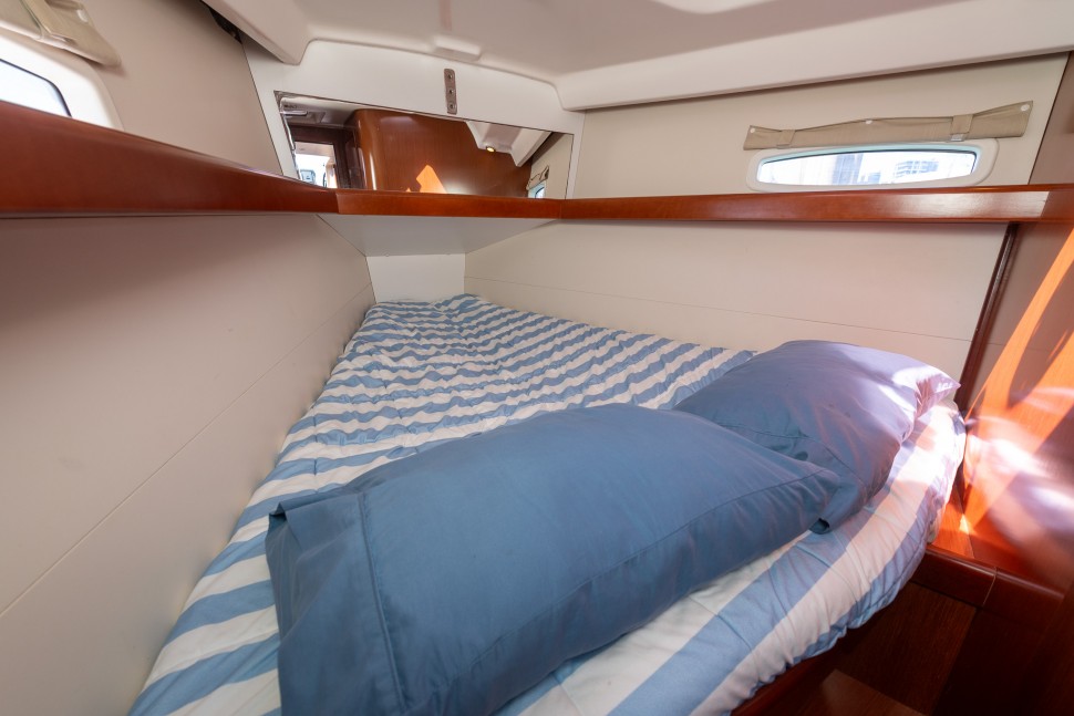 Beneteau Oceanis40 15