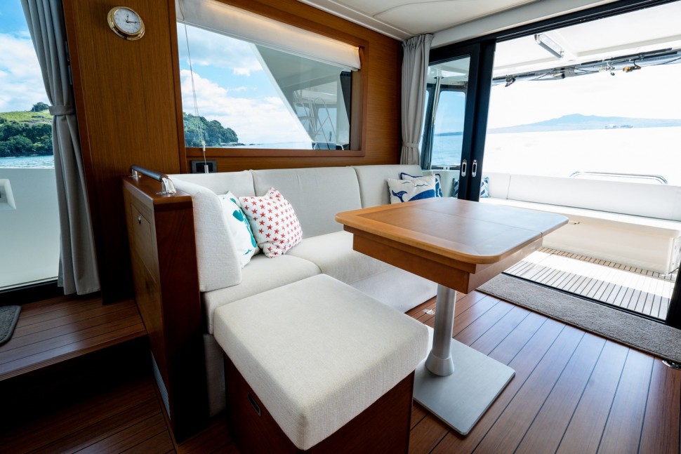 Beneteau Swift Trawler 47 Mahaki 13 Salon