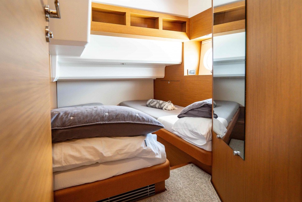 Beneteau Swift Trawler 47 Mahaki 17 Guest Cabin