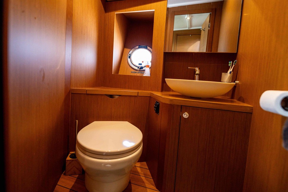 Beneteau Swift Trawler 47 Mahaki 19 Head