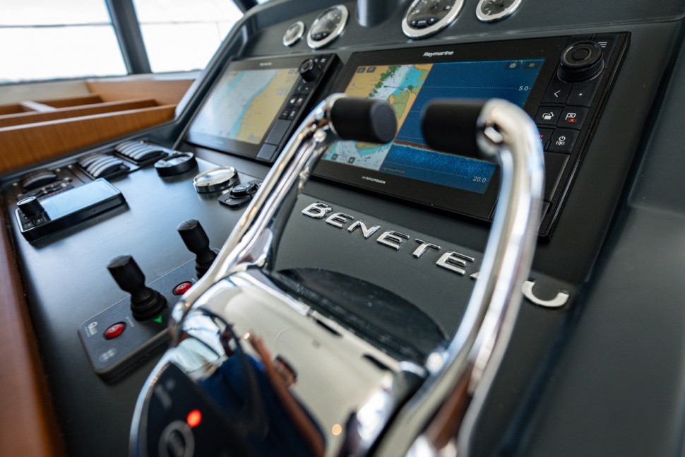 Beneteau Swift Trawler 47 Mahaki 9 Main Helm