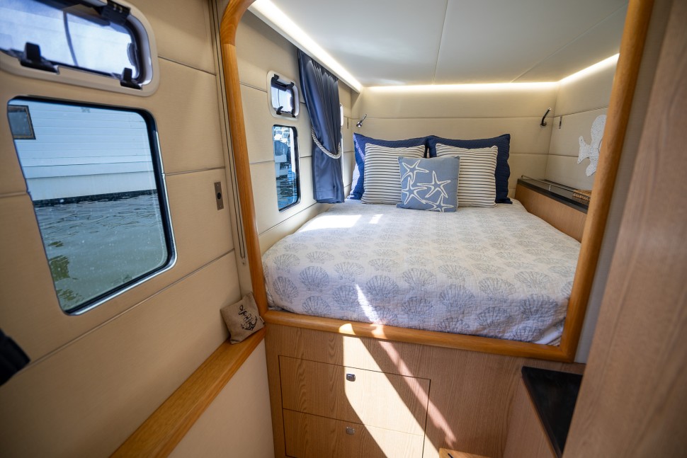 Brady 52 Pathfinders Pilothouse 16
