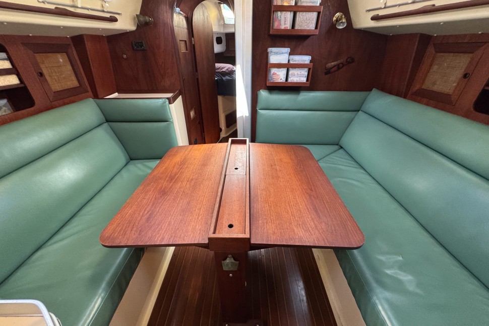 Canadian Sailcraft CS36T Denovo 3 Saloon Table