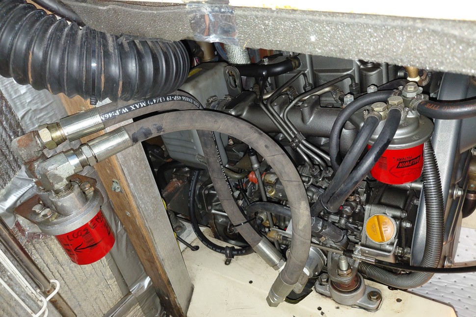 Canadian Sailcraft CS36T Denovo 9 Engine