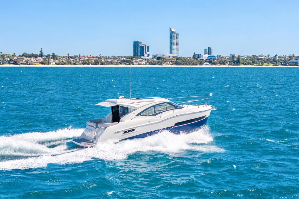Carver 37 3 starboard aft