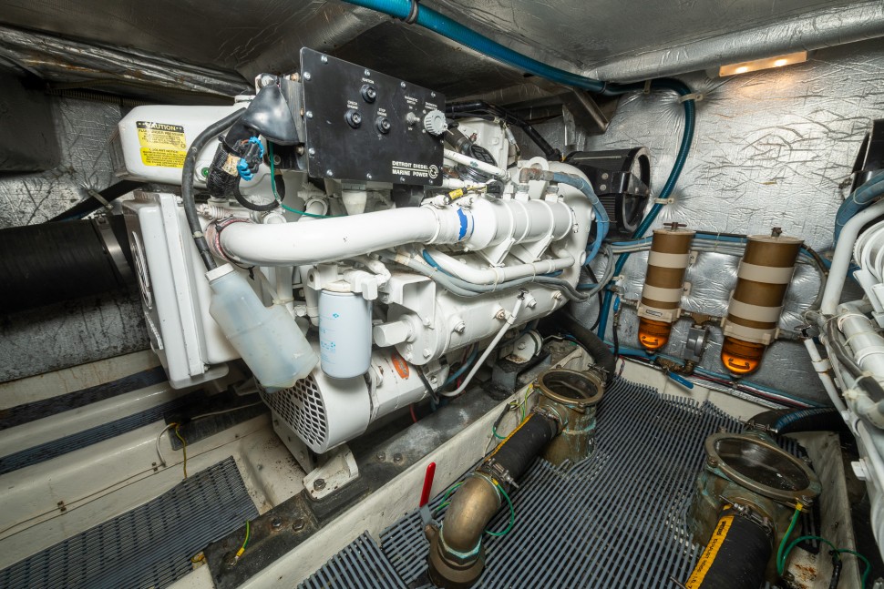 Comar 52 Salute 20 Starboard Engine