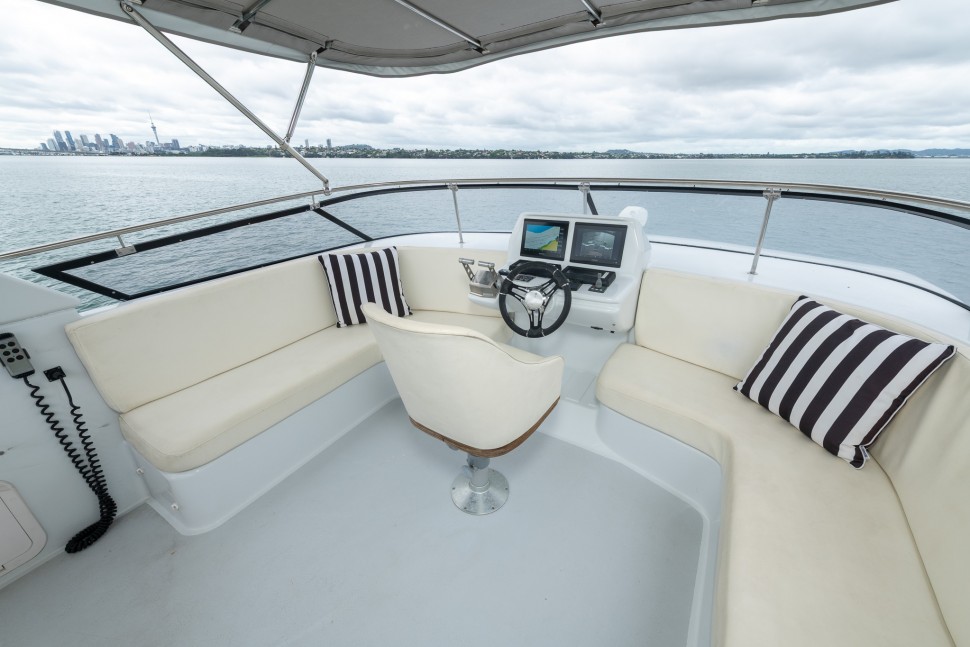 Comar 52 Salute 8 Flybridge