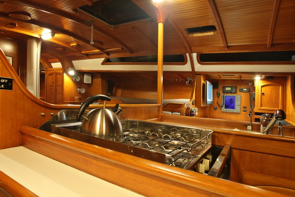 Davidson 10 Saloon port.jpg