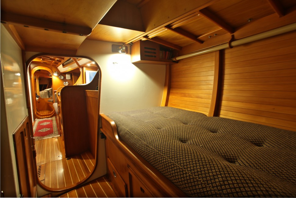 Davidson 12 Fwd berth.jpg