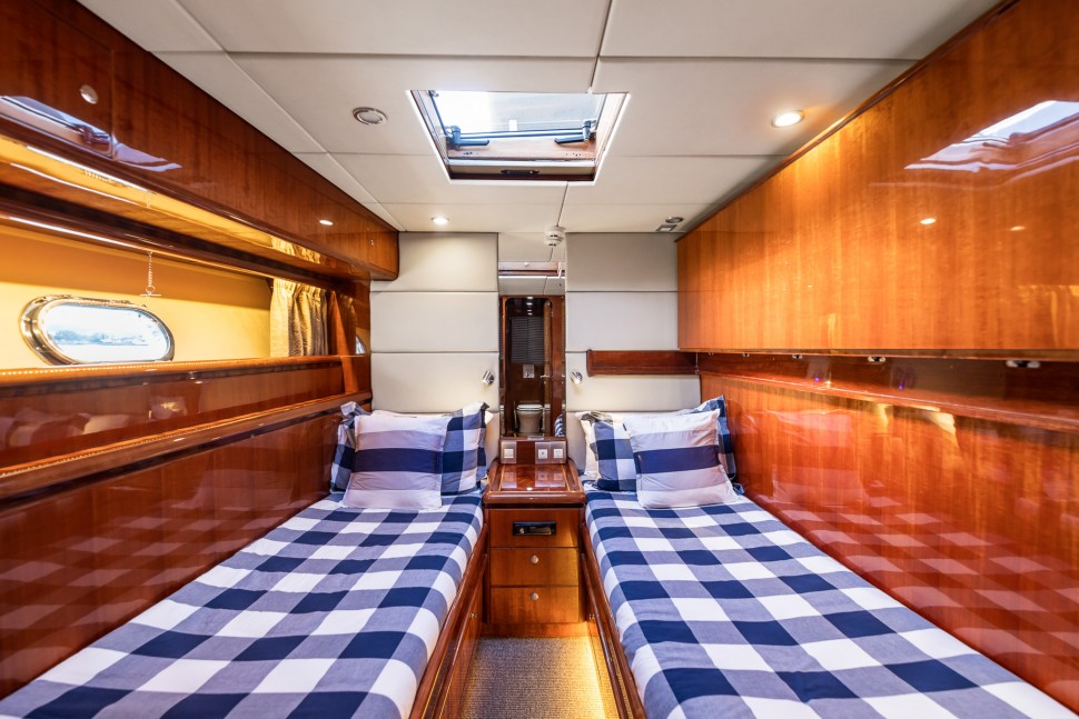 Dyna Laguna 77 Tawaki 17 bunk cabin2