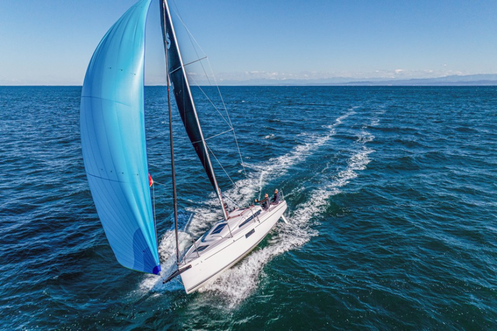 FIRST 30 IMAGE EXTERIOR RUNNING 8