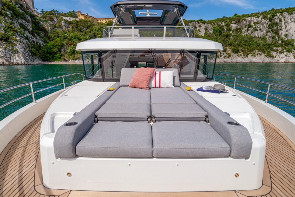 GRAND TRAWLER 62 10