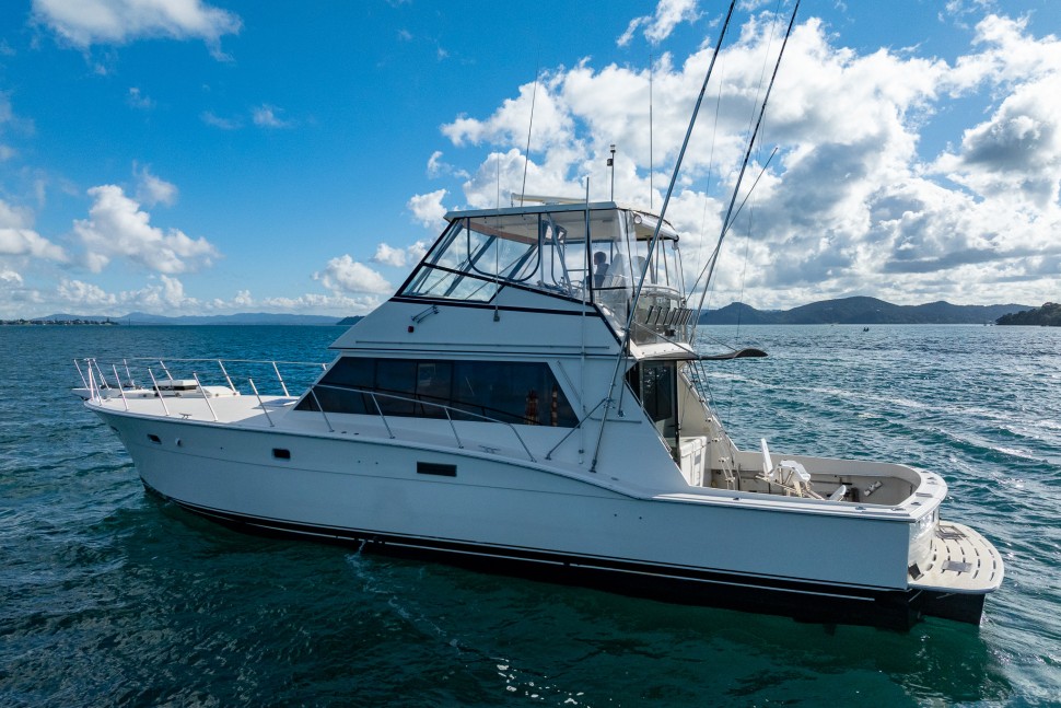 Hatteras 52 at anchor 3