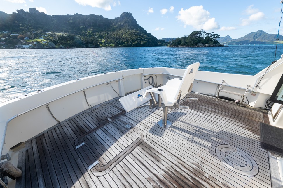 Hatteras 52 cockpit 12