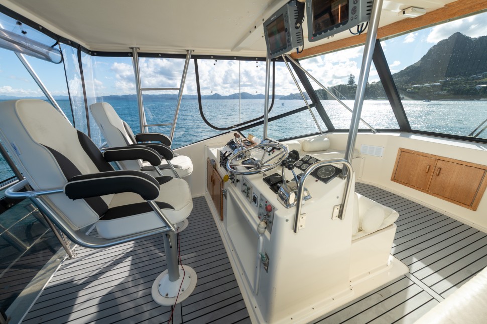 Hatteras 52 flybridge 1