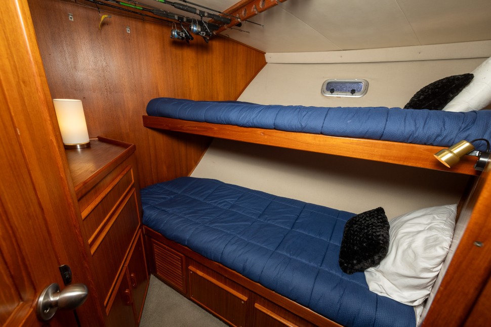 Hatteras 52 guest cabin 18