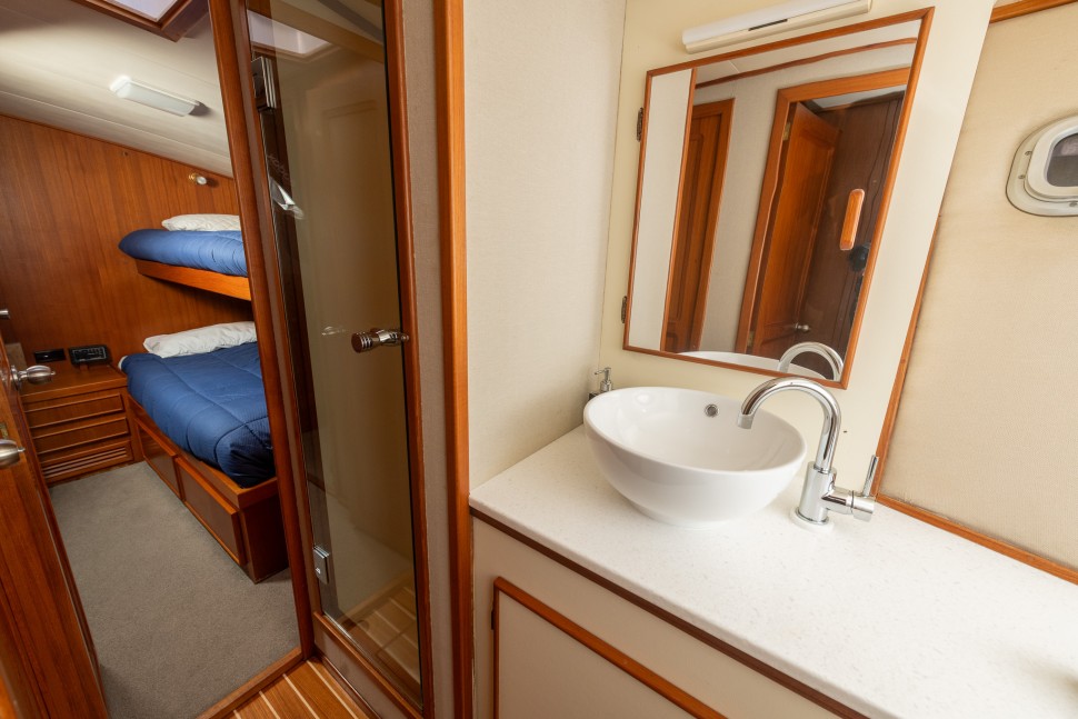 Hatteras 52 guest cabin 19