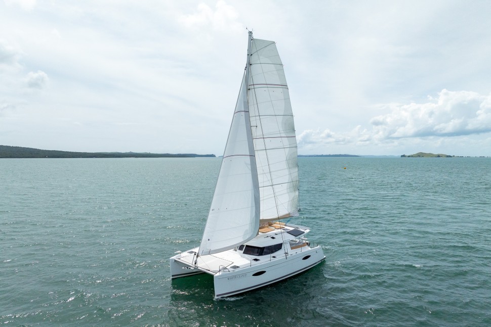 Helia 44 White Cloud 1 running