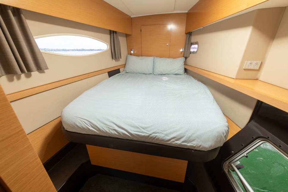 Helia 44 White Cloud 18 cabin