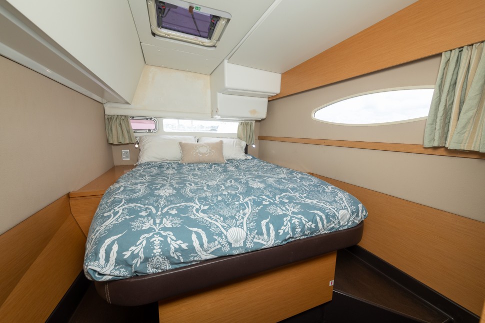 Helia 44 White Cloud 20 cabin