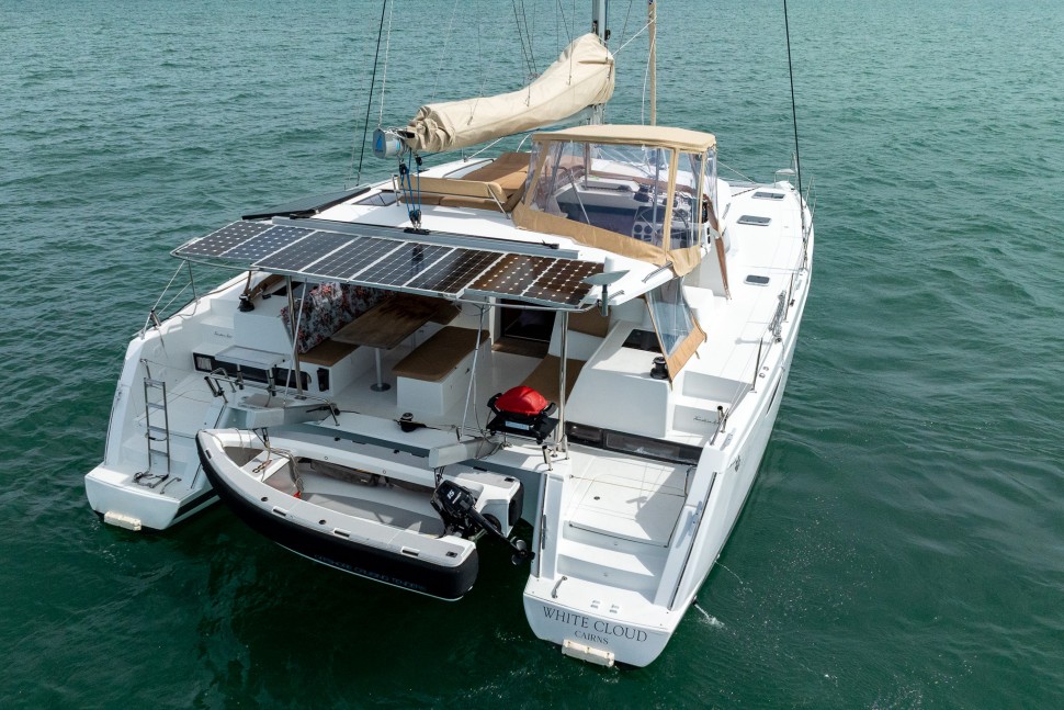 Helia 44 White Cloud 9 still