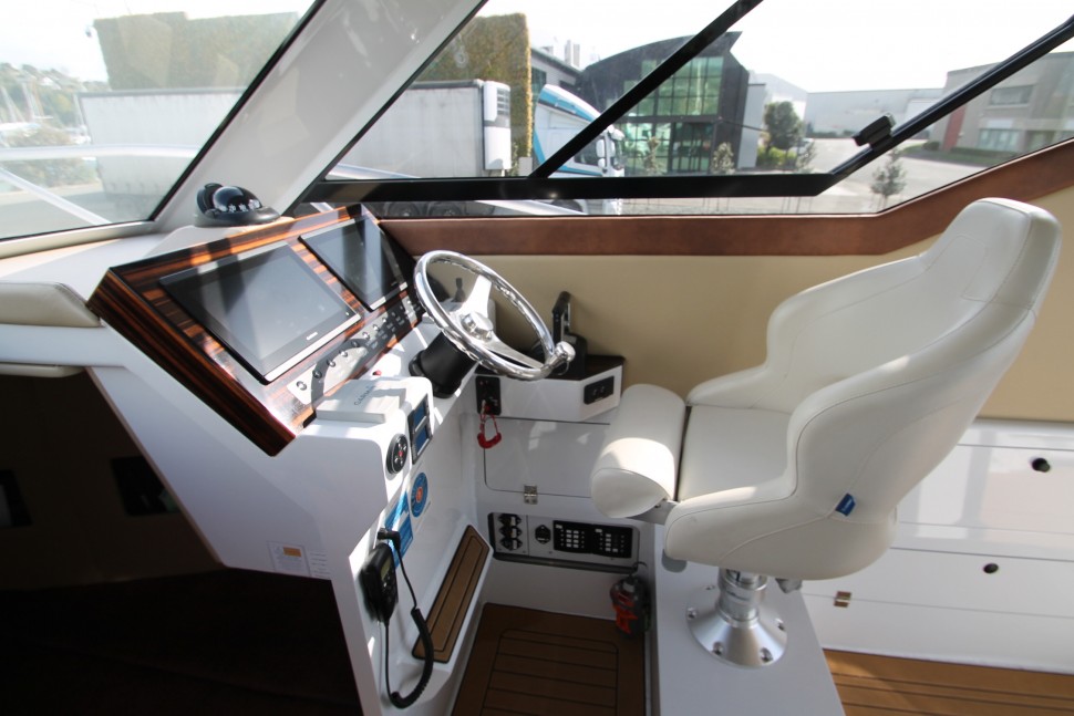 Herley 12 Helm seat2