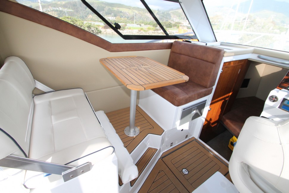 Herley 6 Saloon port2