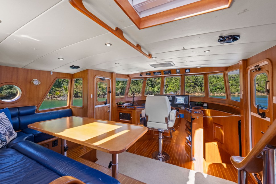 Integrity 12 Pilothouse port