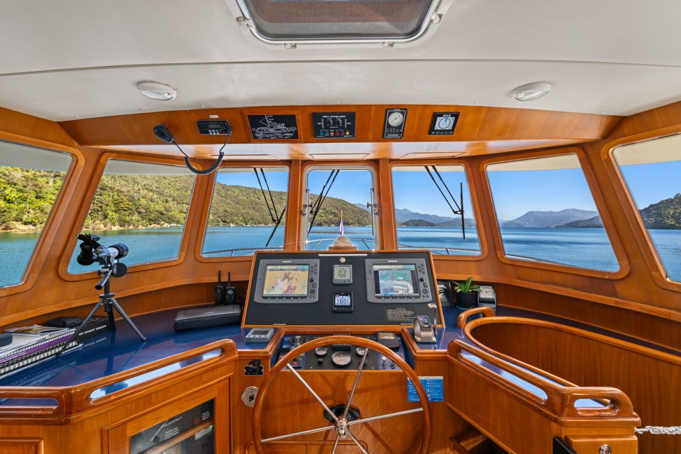 Integrity 14 Pilothouse fwd