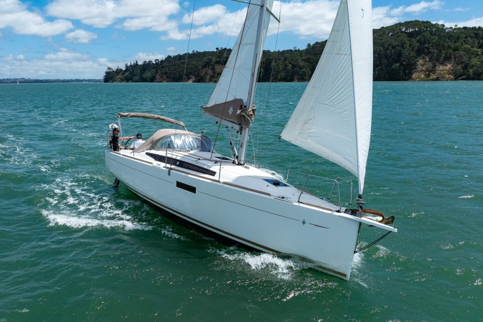 Jeanneau 349 1 Exterior3