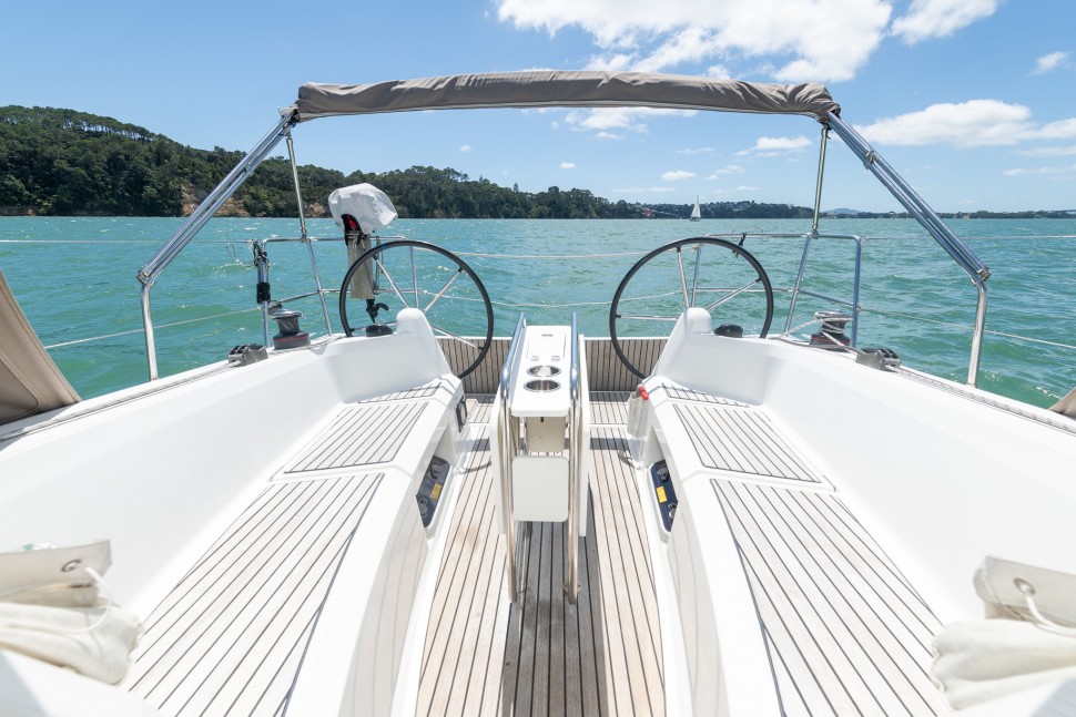 Jeanneau 349 10 Cockpit