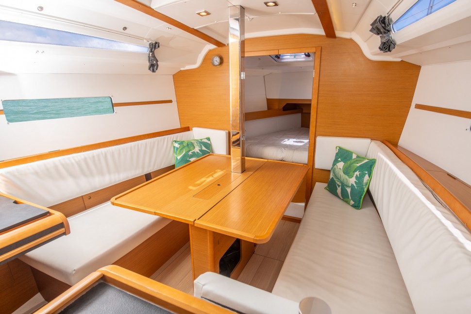 Jeanneau 349 12 Saloon