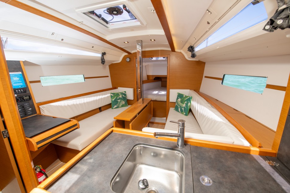 Jeanneau 349 13 Saloon