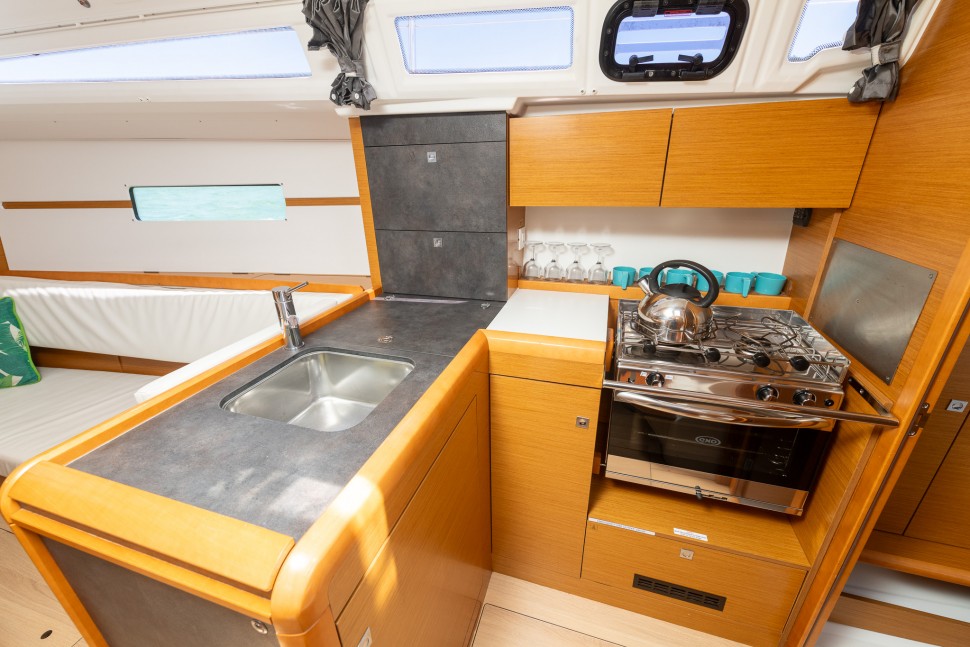 Jeanneau 349 14 Galley