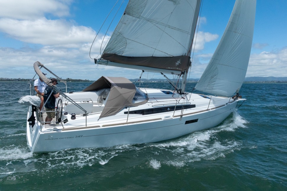 Jeanneau 349 3 Exterior2