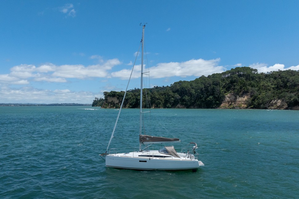 Jeanneau 349 9 Exterior