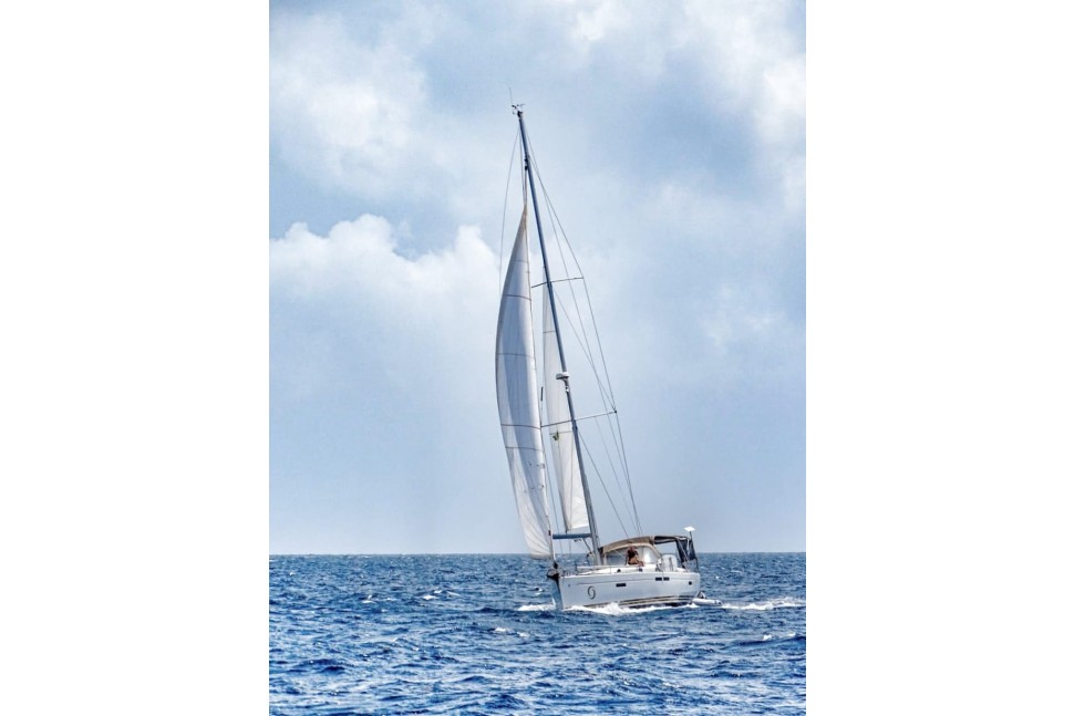 Jeanneau 469 7 port side