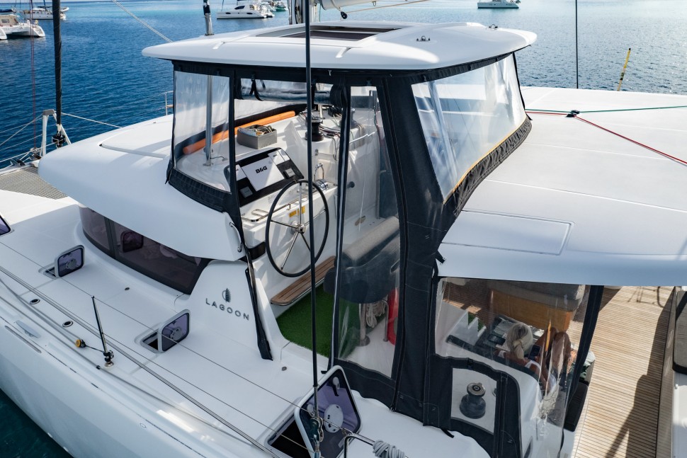 LAGOON 42 OWNER 3 CABINS 45