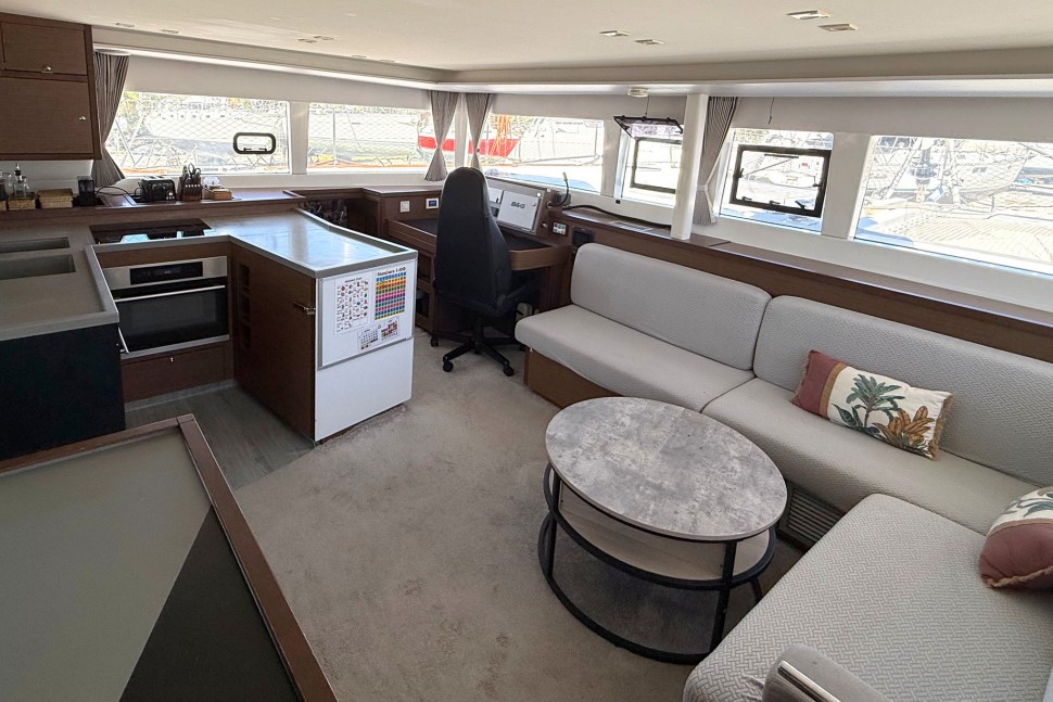 LAGOON 450S 10 saloon