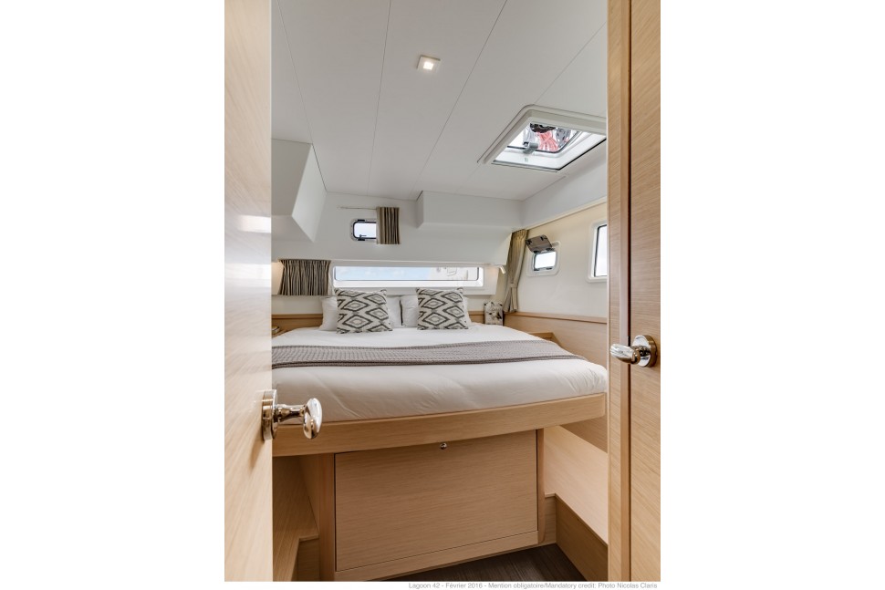 Lagoon 42 43