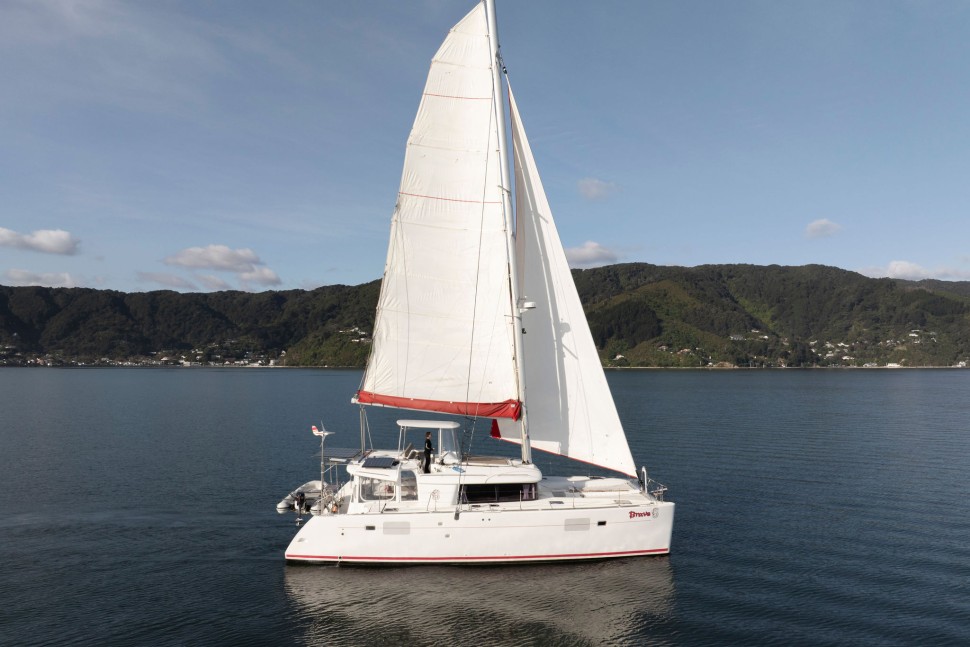 Lagoon 450 1 Stbd.jpg