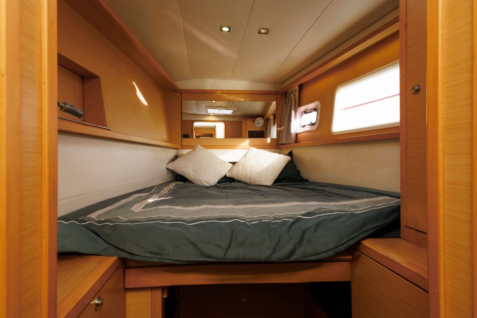 Lagoon 450 14 Stbd fwd berth.jpg