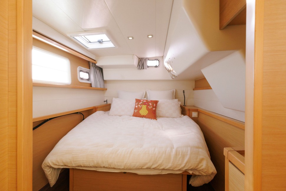 Lagoon 450 15 Port aft berth.jpg