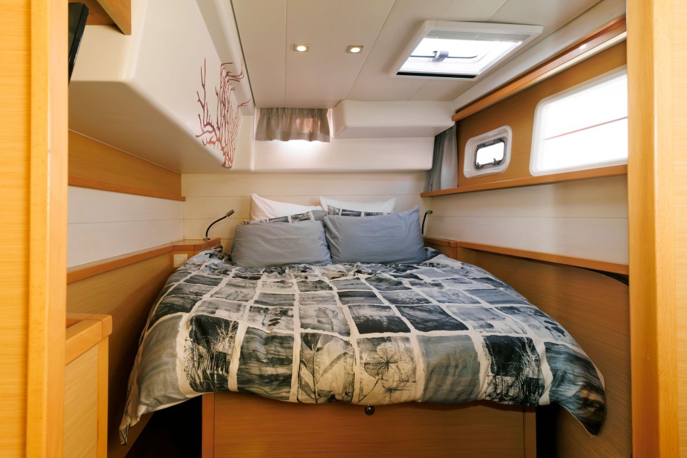 Lagoon 450 16 Std aft berth.jpg