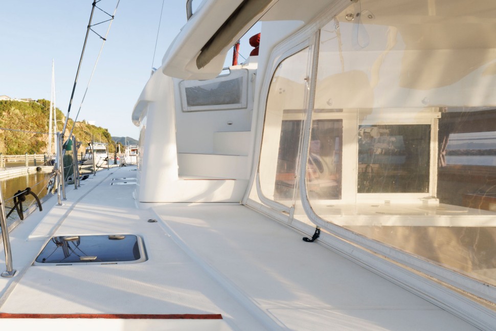 Lagoon 450 4 Deck access.jpg