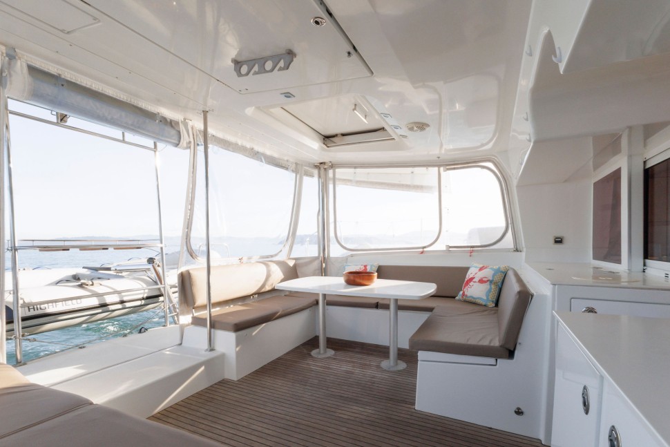 Lagoon 450 5 Cockpit.jpg