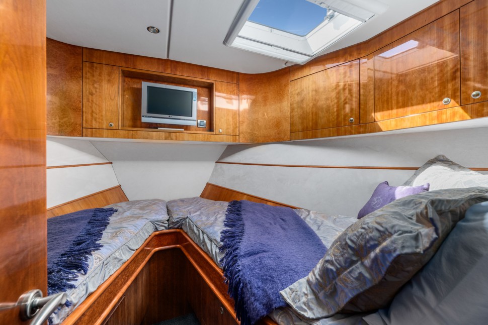 Marshall 60 10 Fwd guest cabin.jpg