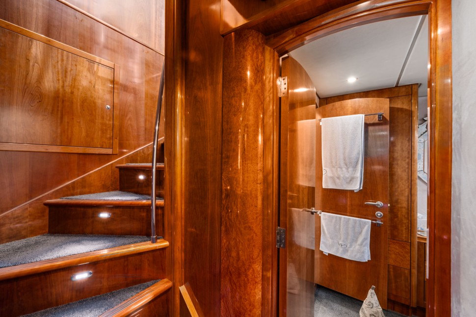 Marshall 60 13 Companionway.jpg