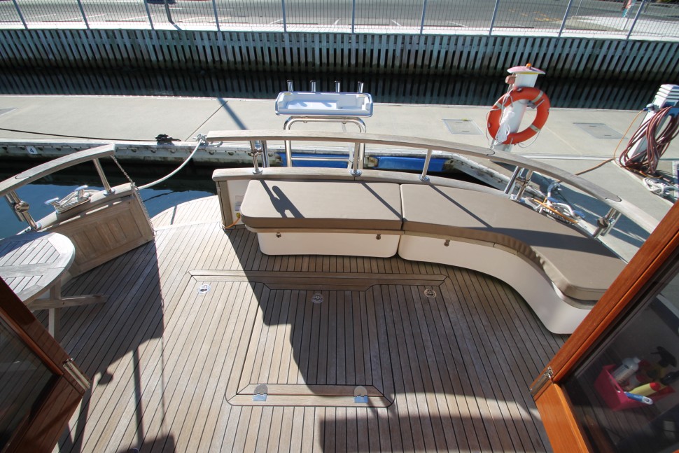 Menorquin 10 Cockpit aft
